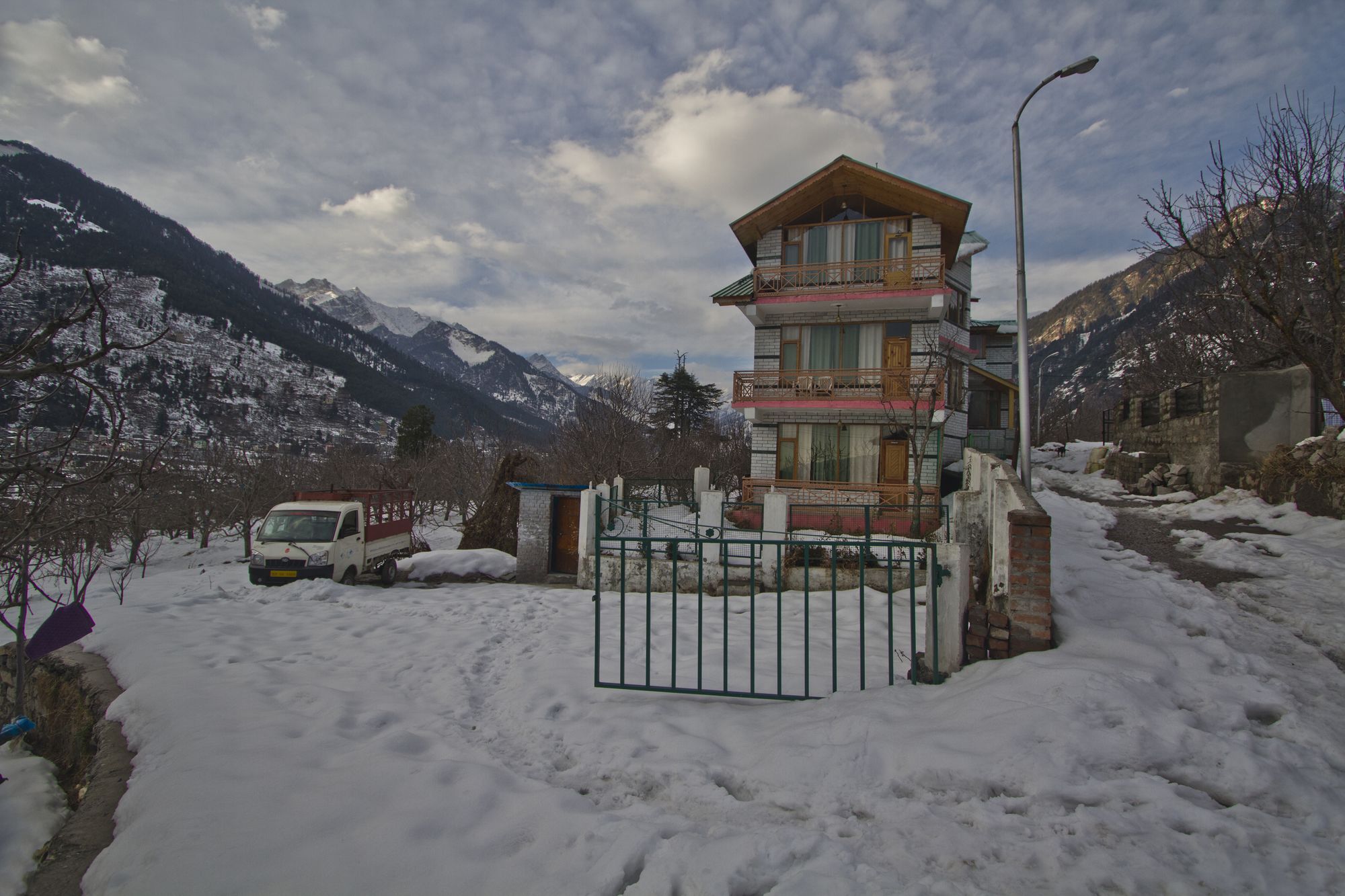 Hotel Mountain Face Manāli Dış mekan fotoğraf